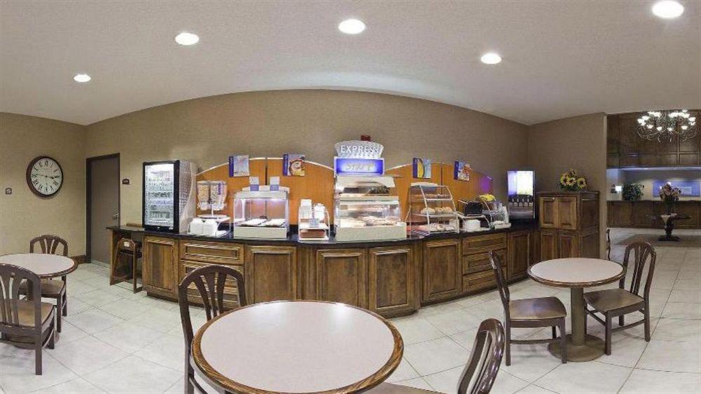 Holiday Inn Express Hotel Kansas City - Bonner Springs By Ihg Exterior foto