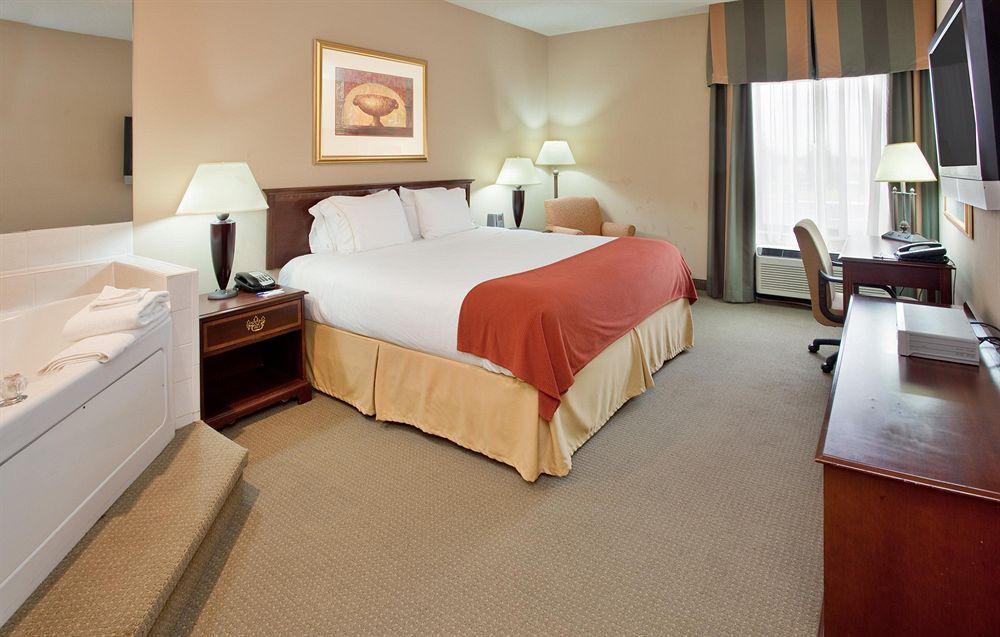 Holiday Inn Express Hotel Kansas City - Bonner Springs By Ihg Cameră foto