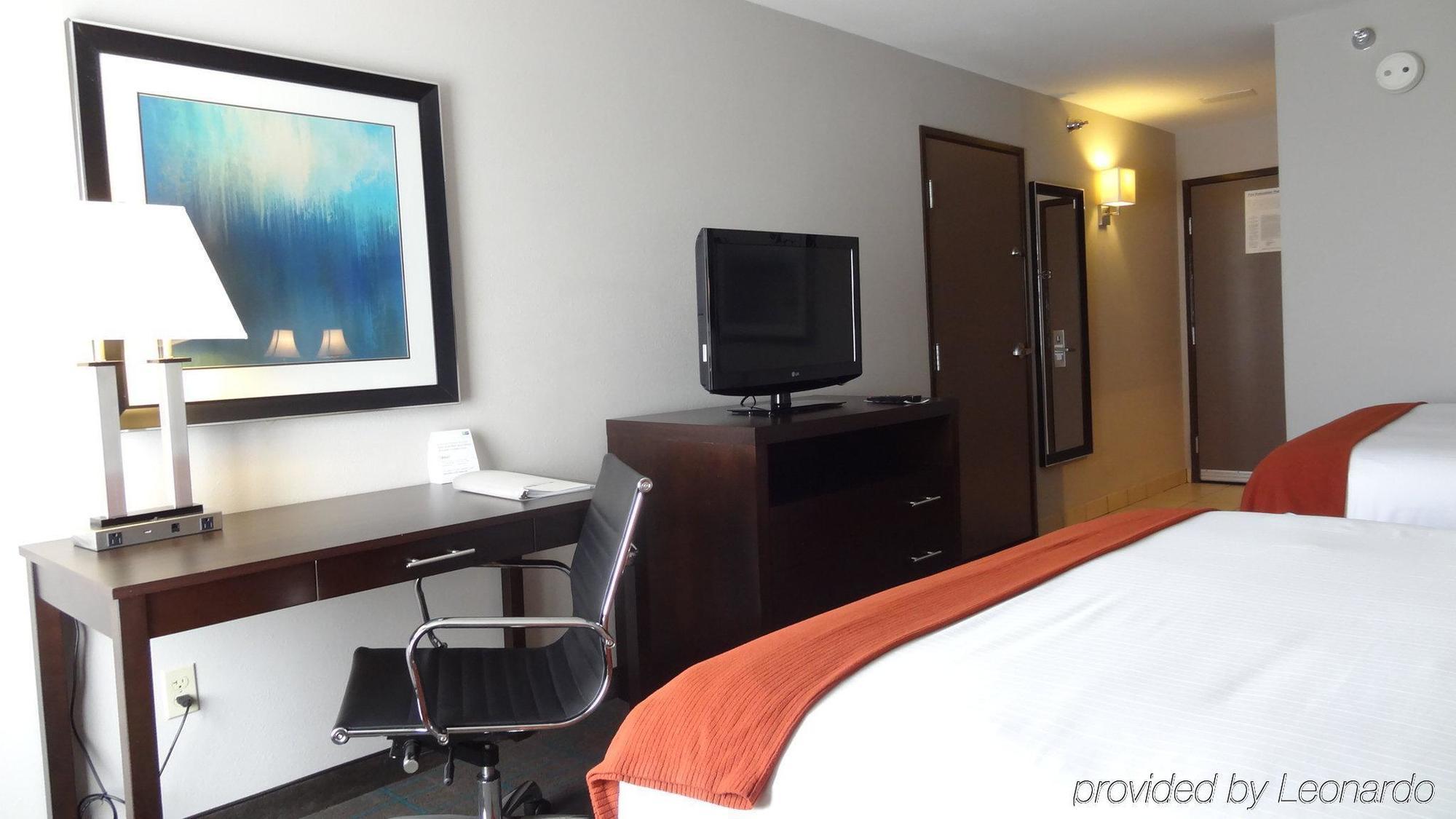Holiday Inn Express Hotel Kansas City - Bonner Springs By Ihg Exterior foto